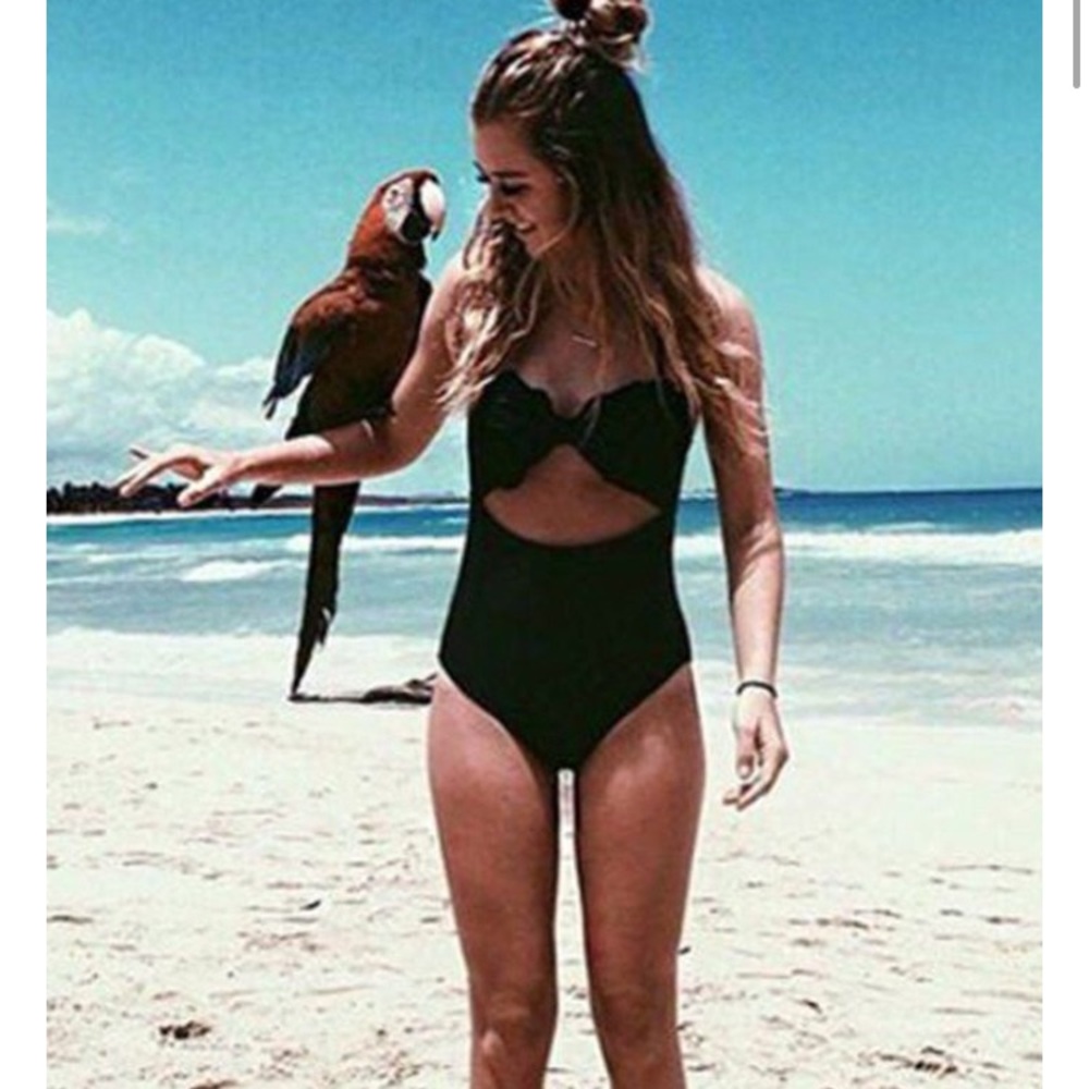 Cupshe Cut to it Shell swimsuit NWT